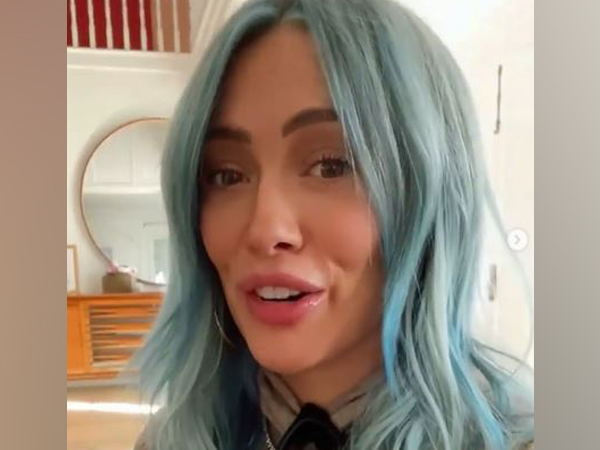 Pregnant Hilary Duff debuts electric blue hair, says ‘gotta have fun somehow’