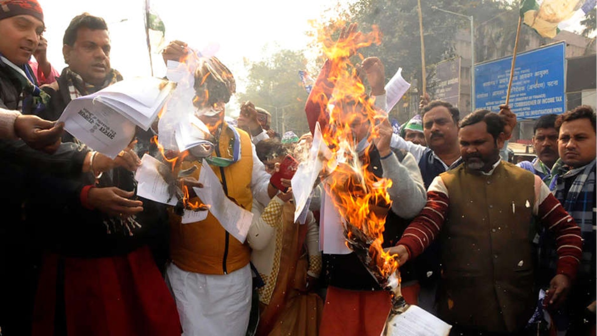 Nepal: Opposition protests Citizenship Amendment Bill and burns effigies of PM and President