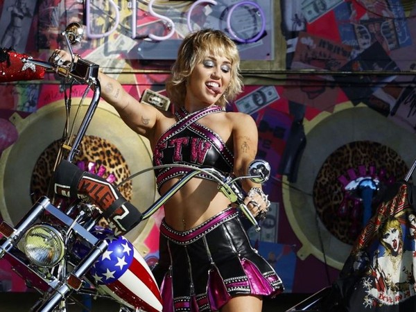 Miley Cyrus delivers unforgettable show-stopping performance during Super Bowl 2021