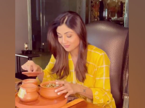 Shilpa Shetty enjoys her ‘Sunday Binge’ with mouthwatering ‘jalebis and rabdi’