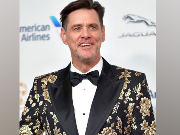 To ‘reclaim a little neurological bandwidth’, Jim Carrey pauses his political cartoons