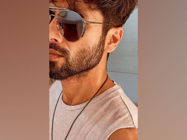 Shahid Kapoor treats fans with stunning picture resembling ‘Kabir Singh’ styled aviators