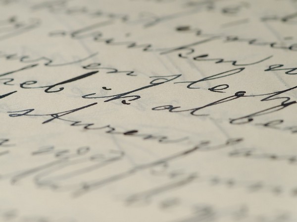 Study suggests changes in writing style provide clues to group identity