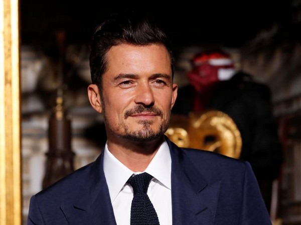 Here’s why Orlando Bloom sings to his baby daughter