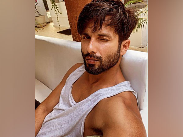 Shahid Kapoor exudes ‘laid back vibes’ over weekend in latest Instagram post