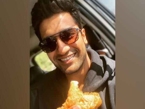 Vicky Kaushal sends love to fan for bringing him ‘Samosa and Jalebi’ at airport