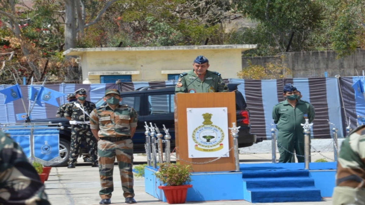 SOUTH-WESTERN AIR COMMAND CHIEF VISITS IAF STATION IN MOUNT ABU