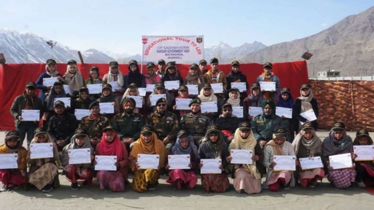 ARMY CONDUCTS EDUCATIONAL TOUR FOR STUDENTS OF KARGIL VILLAGES