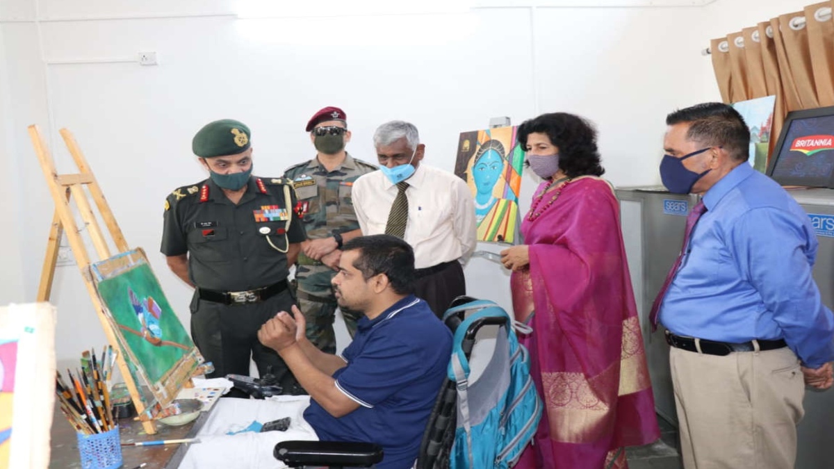 SOUTHERN ARMY COMMANDER VISITS PRC AND QMTI IN PUNE