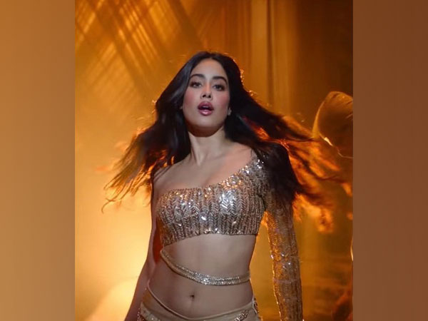 Janhvi Kapoor sets the dance floor on fire with ‘Nadiyon Paar’ from ‘Roohi’