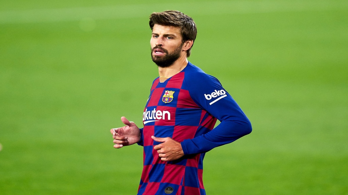 BARCA DEFENDER GERARD PIQUE OUT WITH RIGHT KNEE INJURY