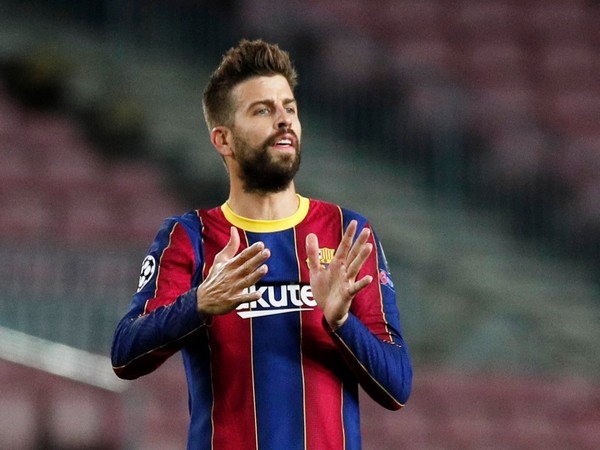 Barcelona defender Pique out with right knee injury, likely to miss PSG clash