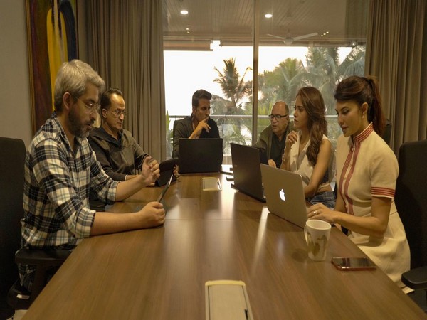 Akshay shares glimpse from ‘Ram Setu’ script reading session with Jacqueline, Nushrat