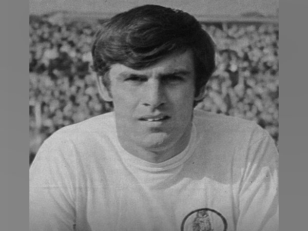 Leeds United legend Peter Lorimer passes away