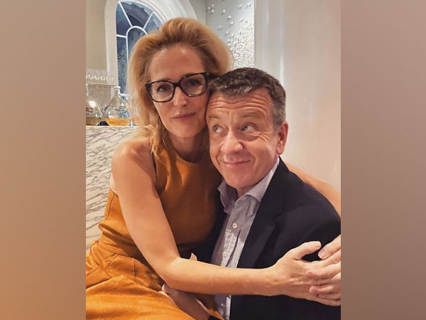 Gillian Anderson thanks her ex Peter Morgan while accepting Golden Globe for ‘The Crown’