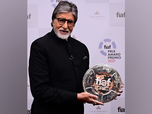 Amitabh Bachchan pens note of gratitude to film industry after receiving FIAF award