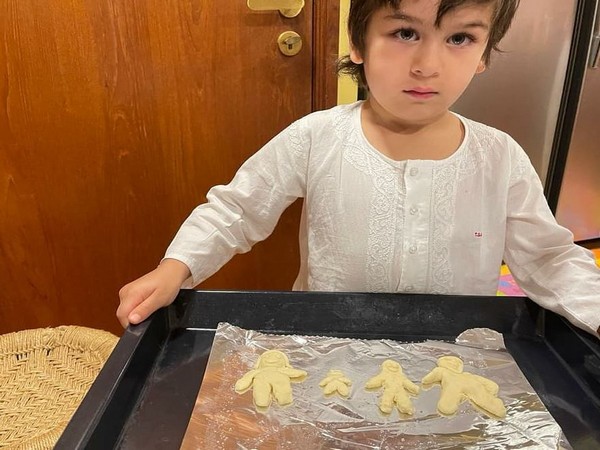 Kareena Kapoor shares adorable picture of Taimur showing off his baking skills