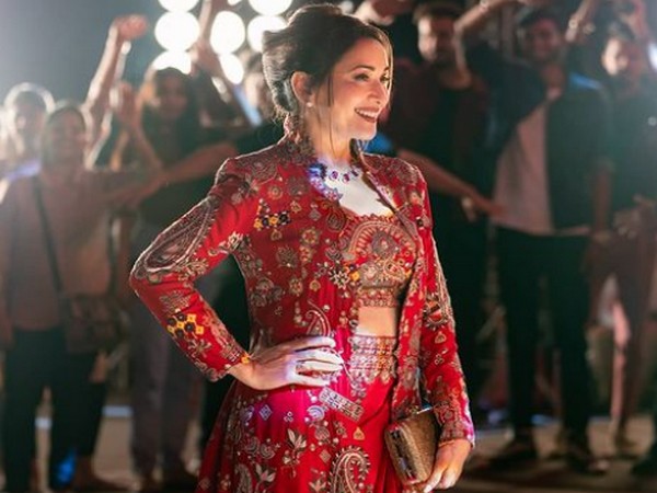 Madhuri Dixit introduces herself as ‘Anamika’ from ‘Finding Anamika’