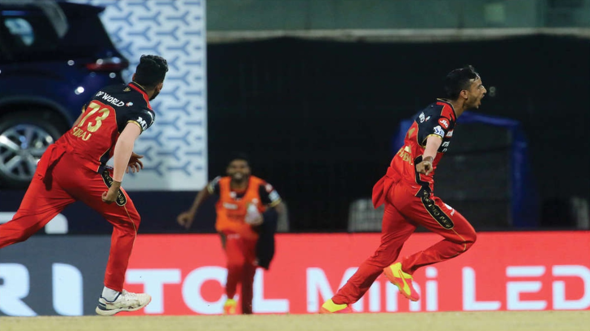 Shahbaz, Maxwell shine as RCB clinch a close win over Sunrisers