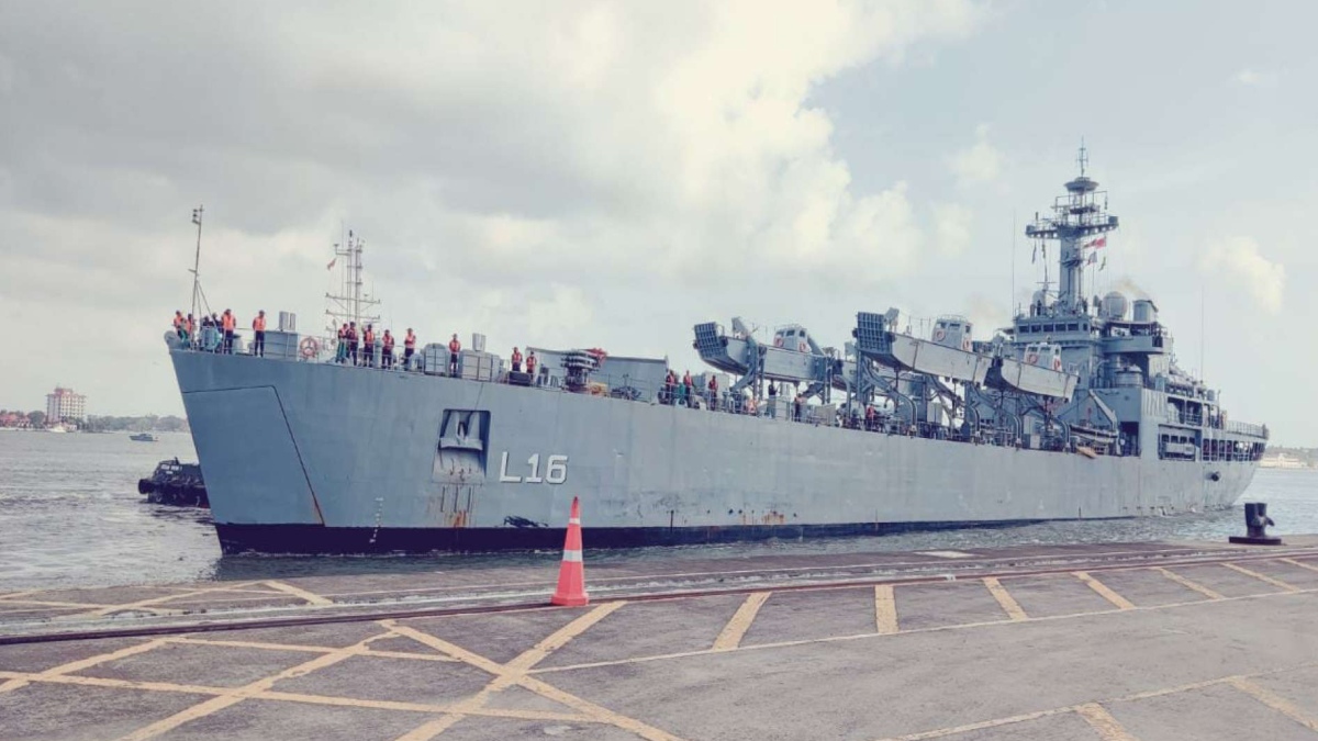 INS Shardul arrives at Kochi with liquid medical oxygen