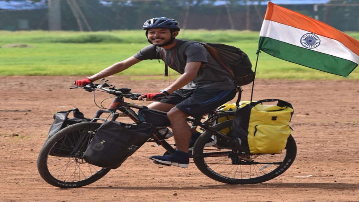 FASHION THAT SUPPORTS A GOOD CAUSE: PHILEM ROHAN’S ‘CYCLING FOR HUMANITY’