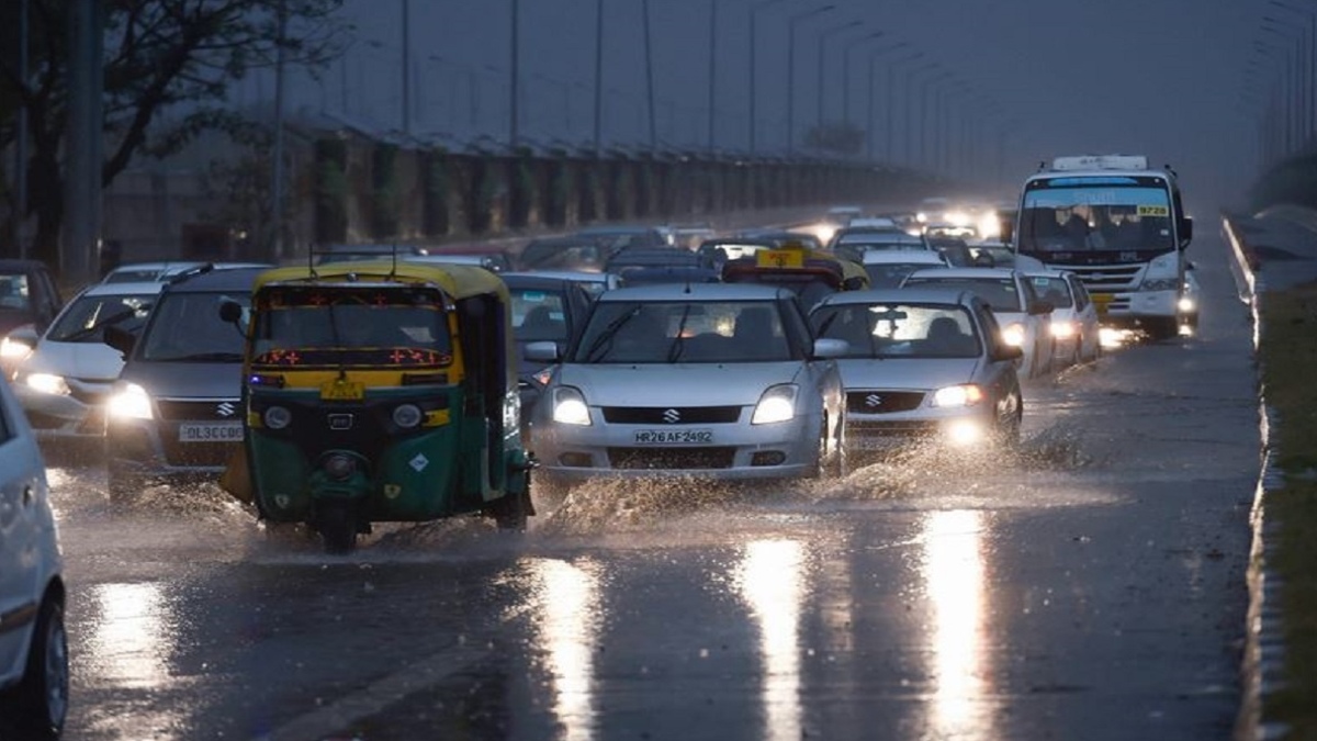 Rain lashes parts of Delhi-NCR early morning