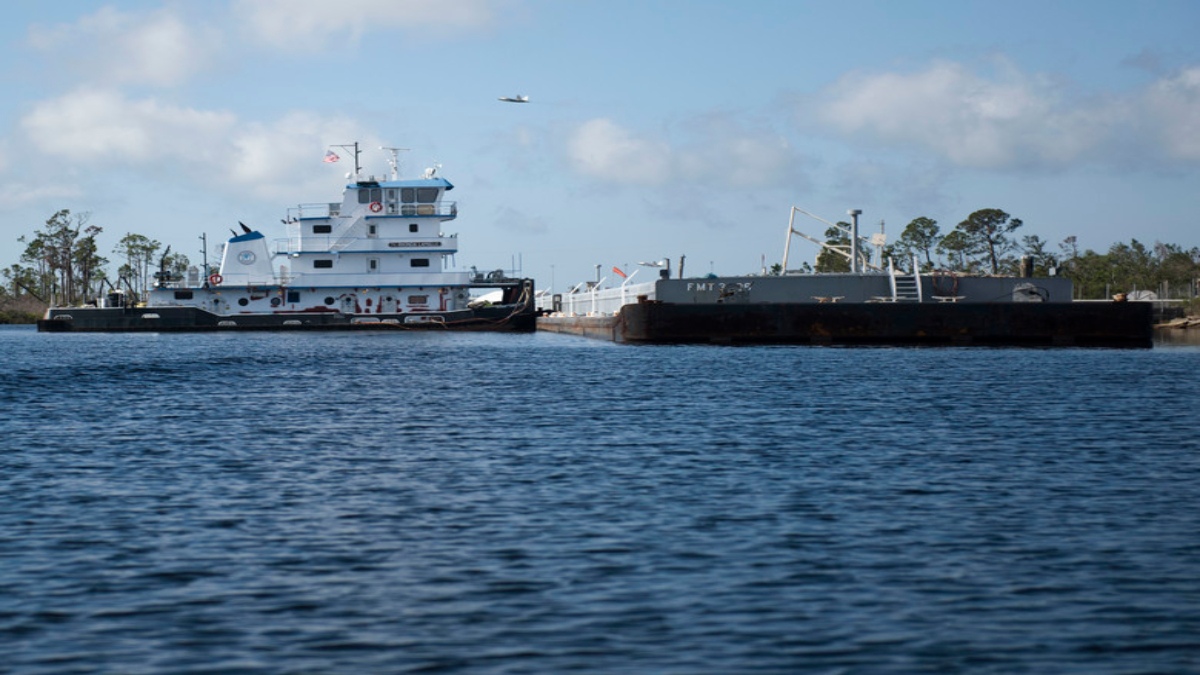 Navy, Coast Guard rescue 319 from two barges