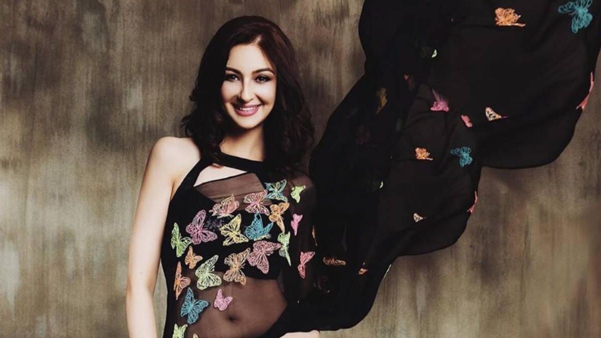 ACTRESS SAUMYA TANDON DENIES USING FAKE ID TO PROCURE A JAB