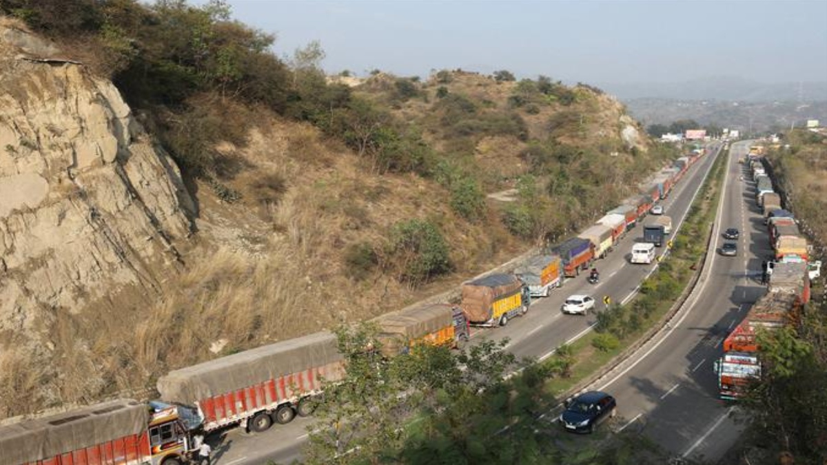 JAMMU-SRINAGAR NATIONAL HIGHWAY CLOSED FOR TRAFFIC