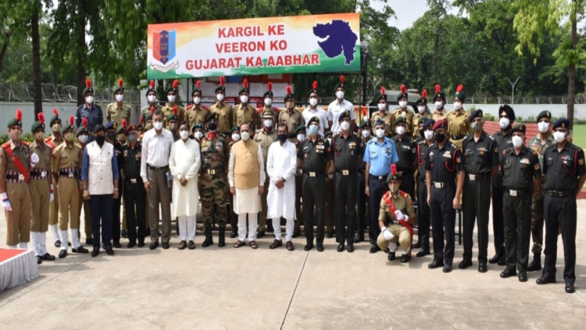 GUJARAT CM FLAGS OFF CARDS MADE BY NCC CADETS FOR ARMED FORCES PERSONNEL IN KARGIL