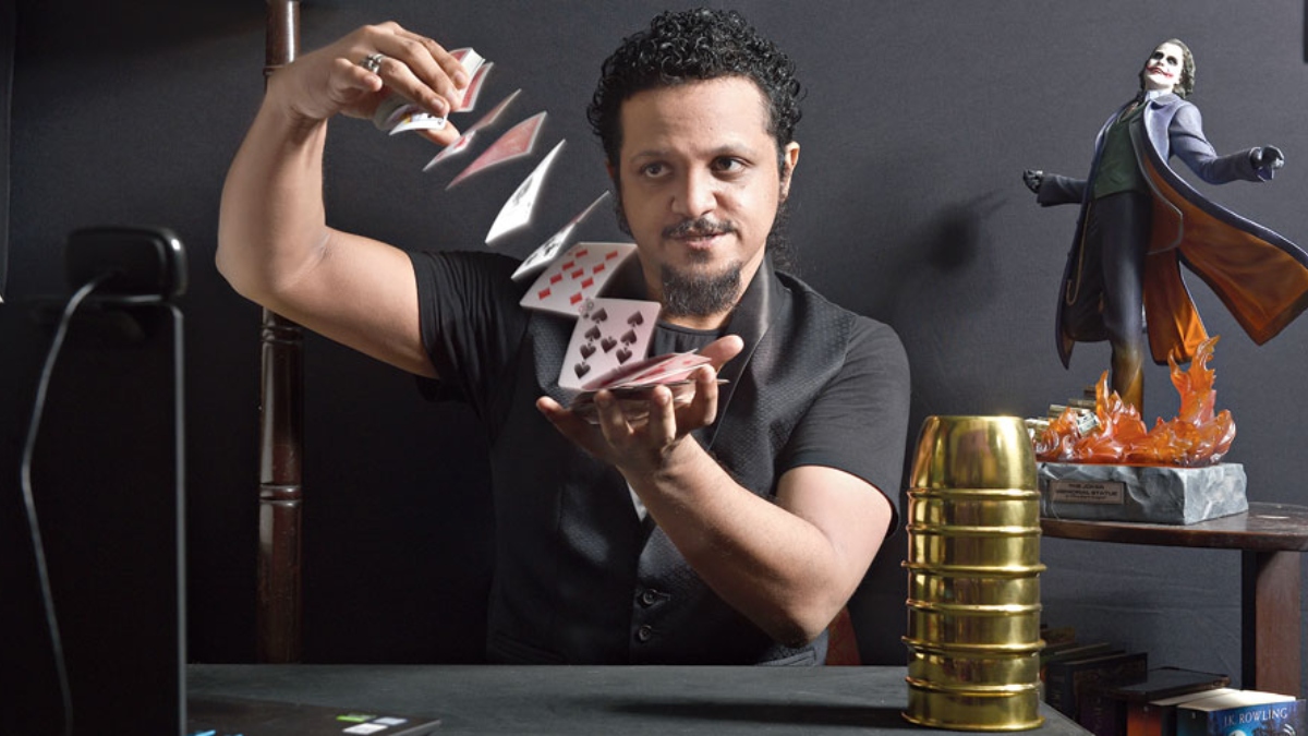 I play around with illusions: David Nobo