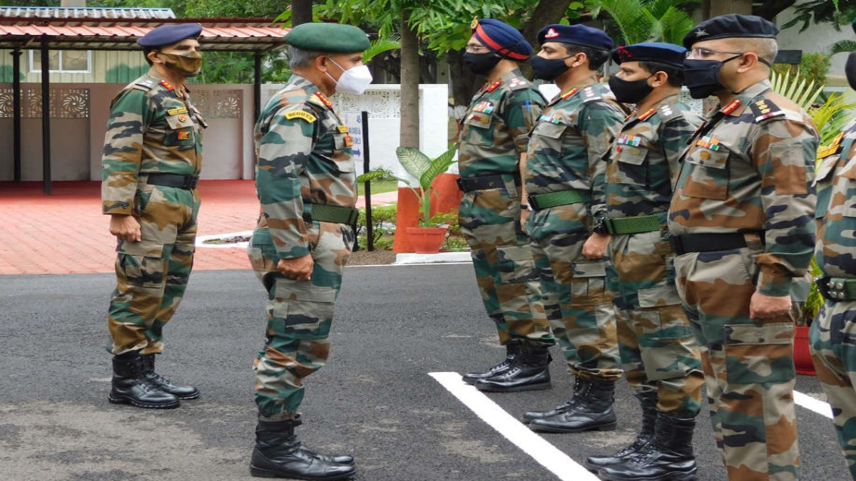 SOUTHERN ARMY COMMANDER REVIEWS READINESS OF TERRITORIAL ARMY GROUP HQ