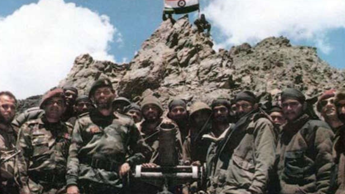 NORTHERN ARMY COMMANDER PAYS HOMAGE FROM THE SKY TO KARGIL WAR HERO CAPTAIN VIKRAM BATRA