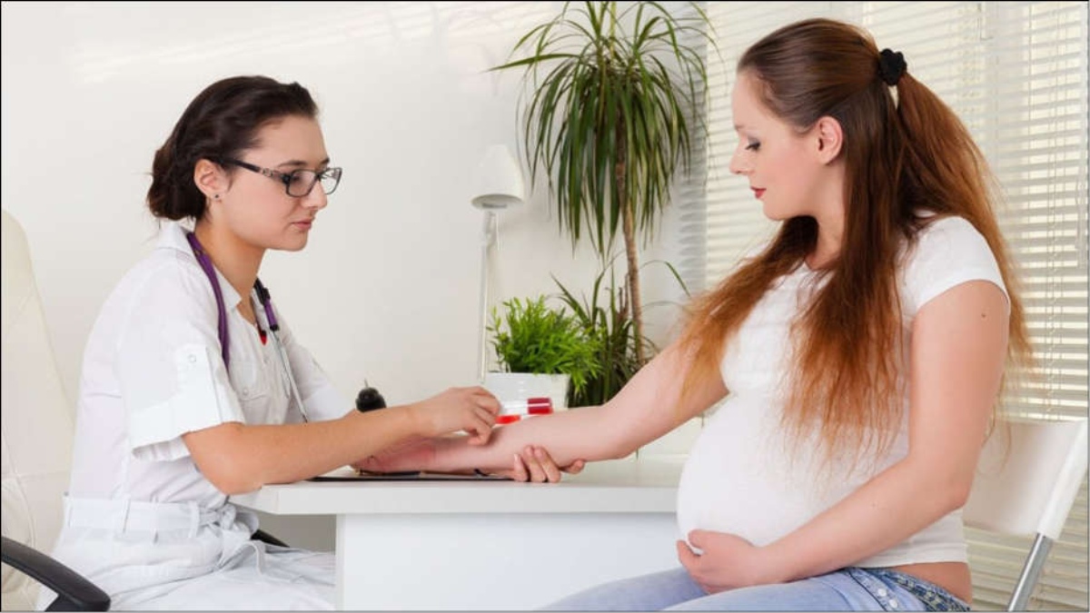 WOMEN WITH RH NEGATIVE BLOOD TYPE AT HIGH RISK OF RH INCOMPATIBILITY-RELATED PREGNANCY COMPLICATIONS