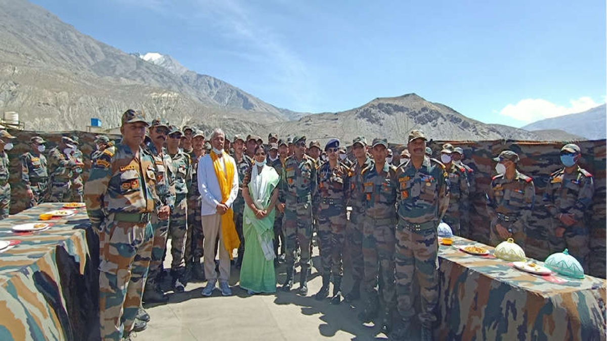 HIMACHAL GOVERNOR REACHES SAMDO TO TIE RAKHI TO SOLDIERS