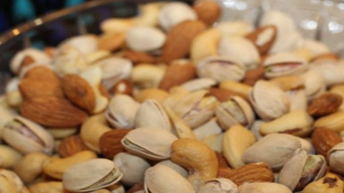 Benefits of eating nuts for breast cancer survivors