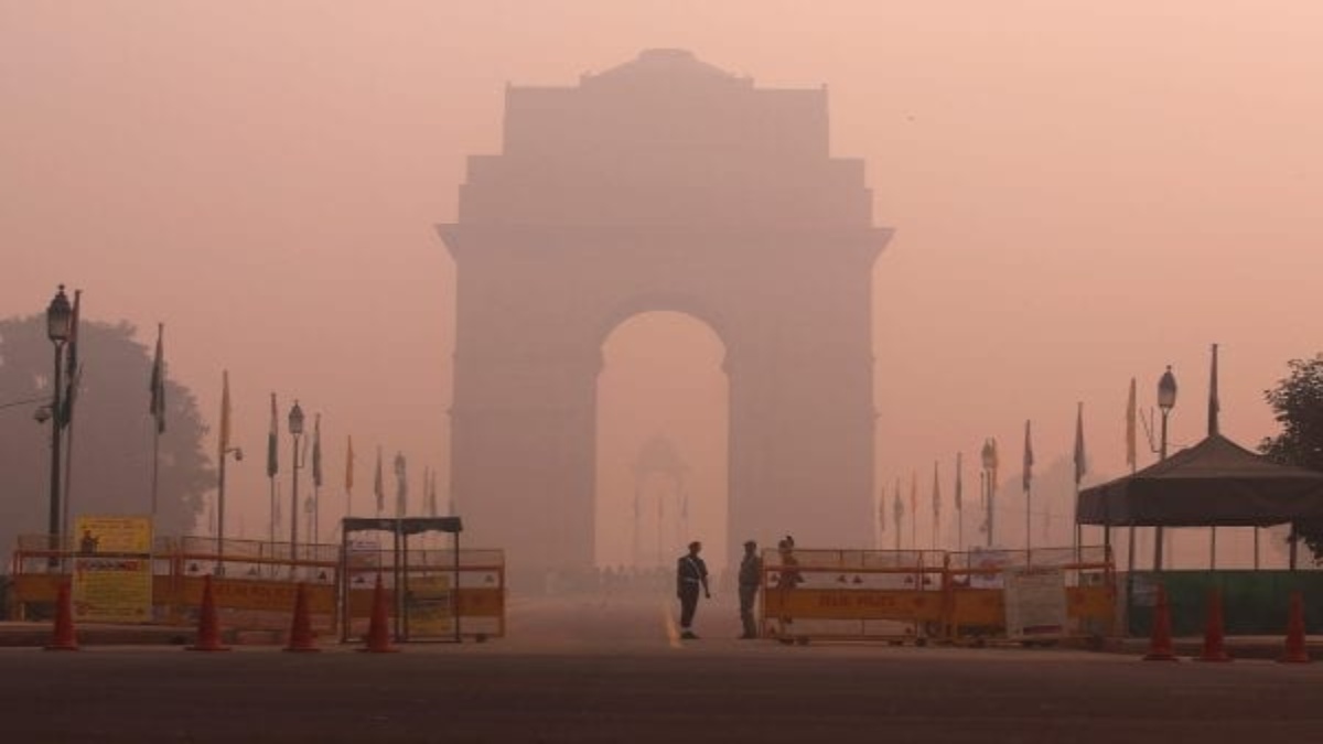 Post Diwali, Delhi wakes up to dusk at dawn