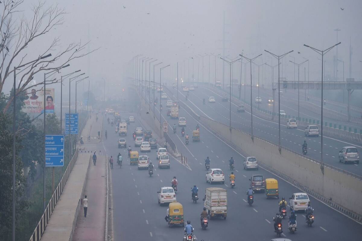 Smoke chamber! Delhi continues to suffer ‘Severe’ air quality levels, toxic smog persists