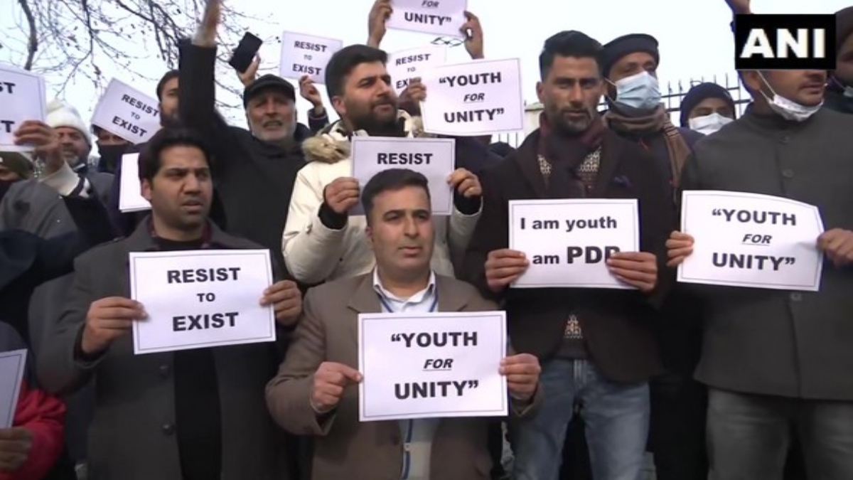 WORKERS HOLD PROTEST AS PDP YOUTH CONVENTION NOT ALLOWED TO TAKE PLACE IN SRINAGAR