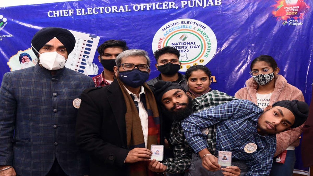 CEO PUNJAB HANDS OVER SEPARATE VOTER ID CARDS TO CONJOINED TWINS