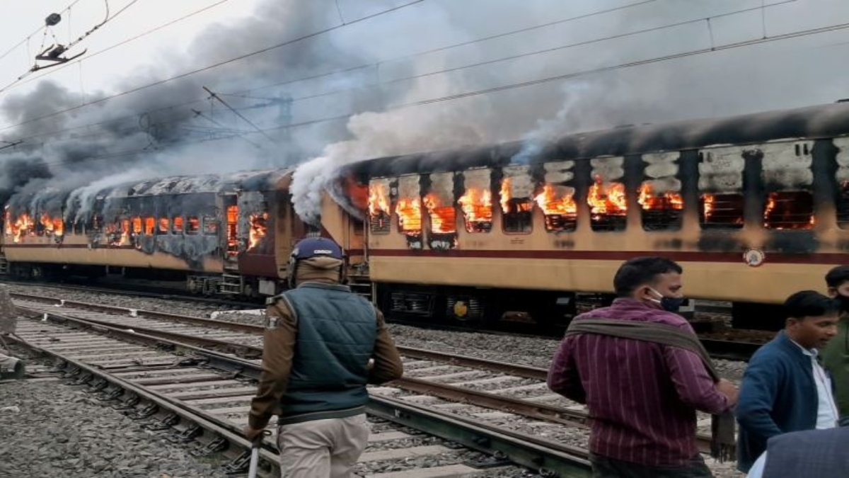 MP: Khajuraho-Udaipur train engine catches fire near Gwalior