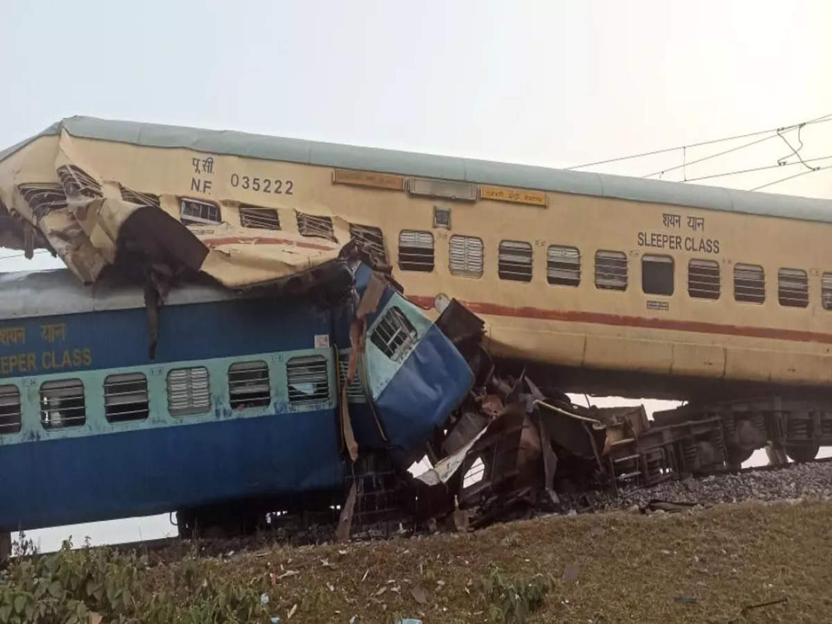 FOUR DEAD, 20 HURT AS TRAIN DERAILS IN BENGAL