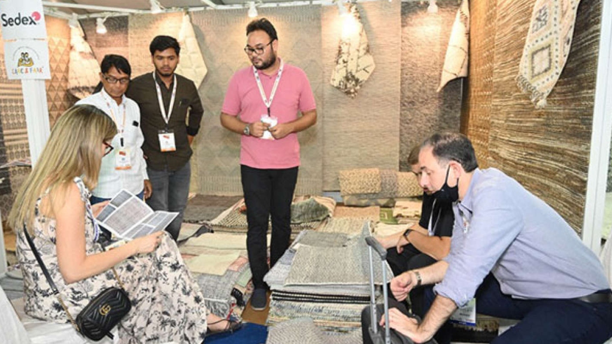 Visitors throng carpet expo as it promotes artisans’ weaving skills