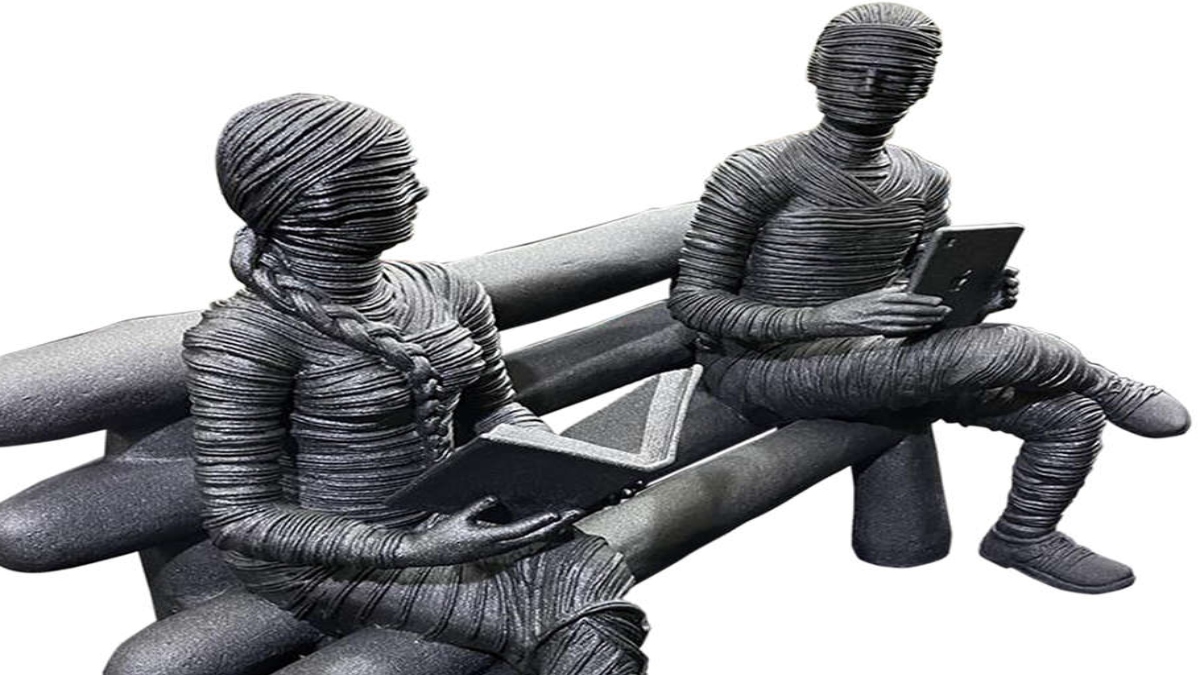 GET SET READY FOR MOULDED MAGIC-SCULPTURE ON BENCH