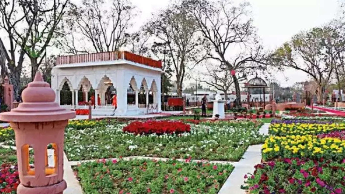 ‘HERITAGE MAN’ VIJAY GOEL GIFTS MUGHAL-STYLE HERITAGE PARK TO DELHIITES