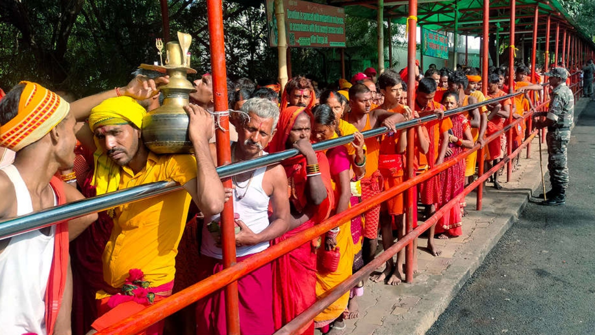 ON FIRST MONDAY, DEVOTEES THRONG LORD SHIVA TEMPLES