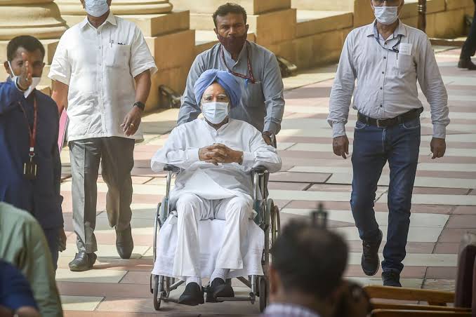 Manmohan Singh  in wheelchair to vote for the President