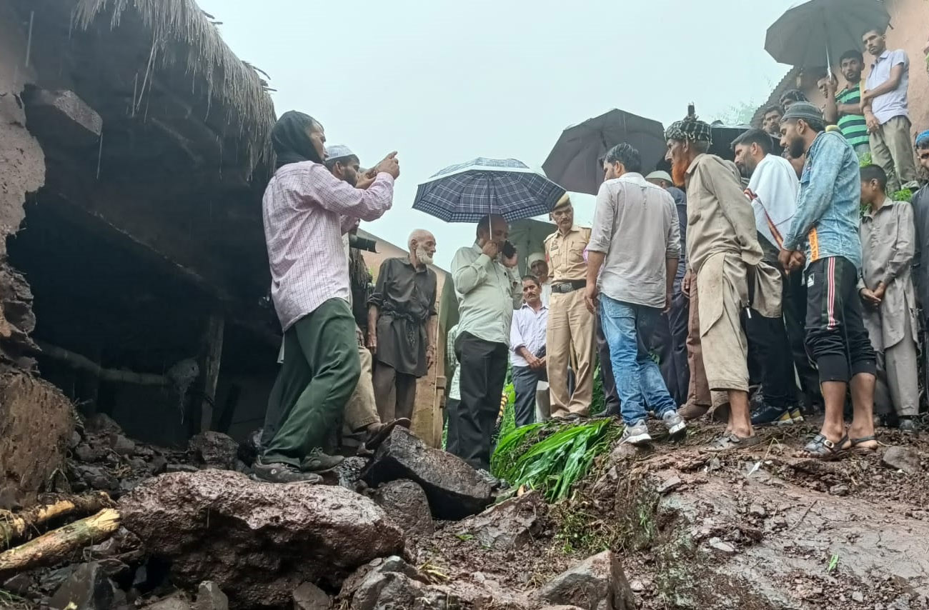 J&K: 2 children killed after a mud house collapses in Samole village