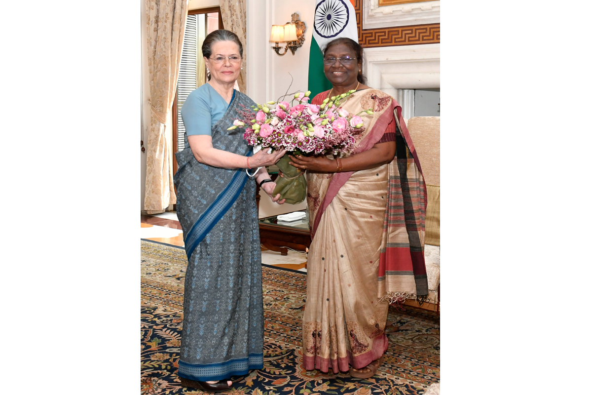 Congress interim President Sonia Gandhi meets President Droupadi Murmu