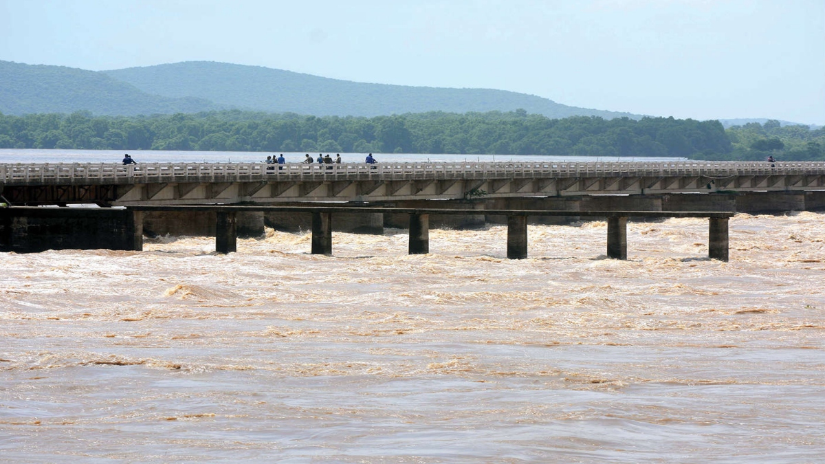 Protest erupt in Karnataka over release of 5,000 cusecs of water to TN